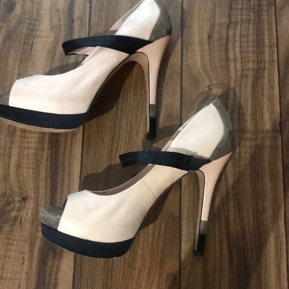 Jessica Simpson Platform Heels - Picture 4 of 7